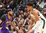 亚博-浓眉哥在雄鹿比赛中战术调整，大胜引发热议！的简单介绍