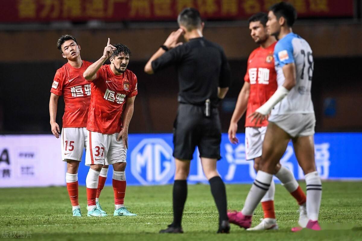  冲刺阶段广州队迎来里程碑——法甲节点到来，管理层满意，阵容厚度经受考验