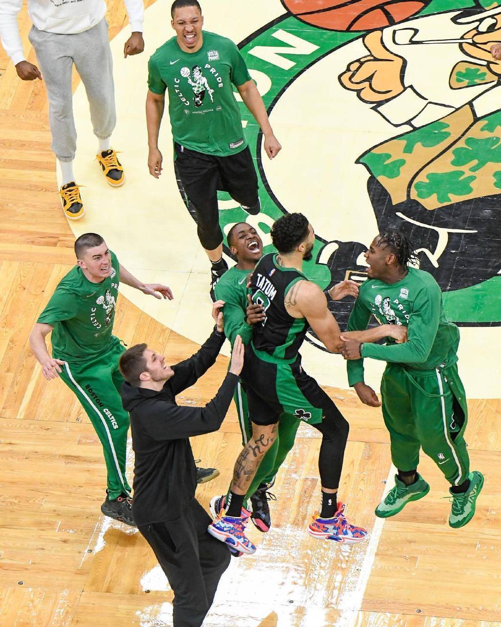 塔图姆巅峰对决,C罗与70激战G2分钟,突破纪录胜负难料!的简单介绍 塔图姆巅峰对决,C罗与70激战G2分钟,突破纪录胜负难料!的简单介绍